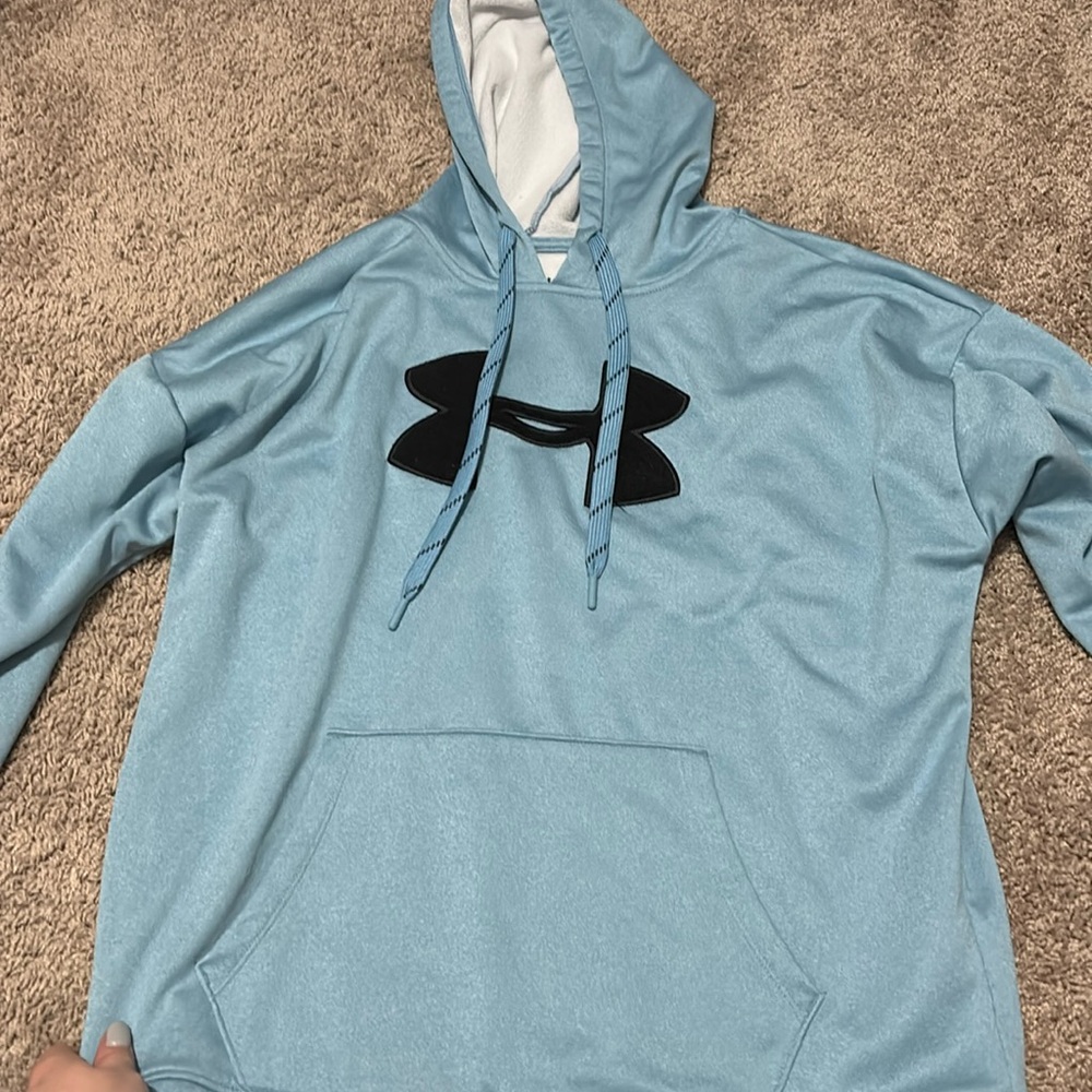 Blue under armour sweatshirt size medium super soft and super comfy